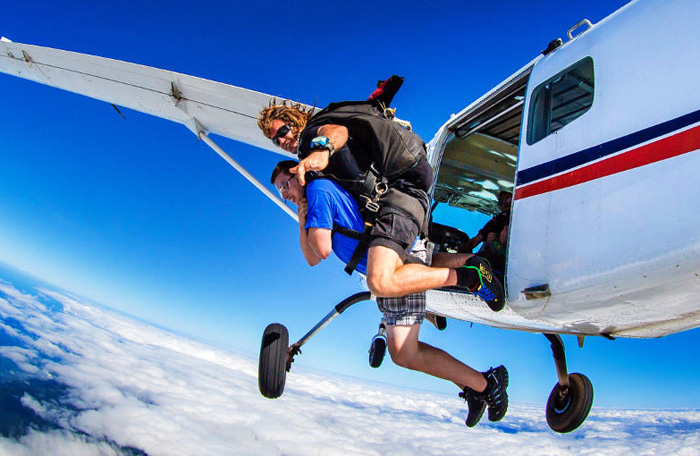 skydiving byron