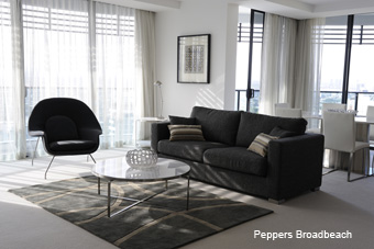 Peppers Broadbeach spacious lounge